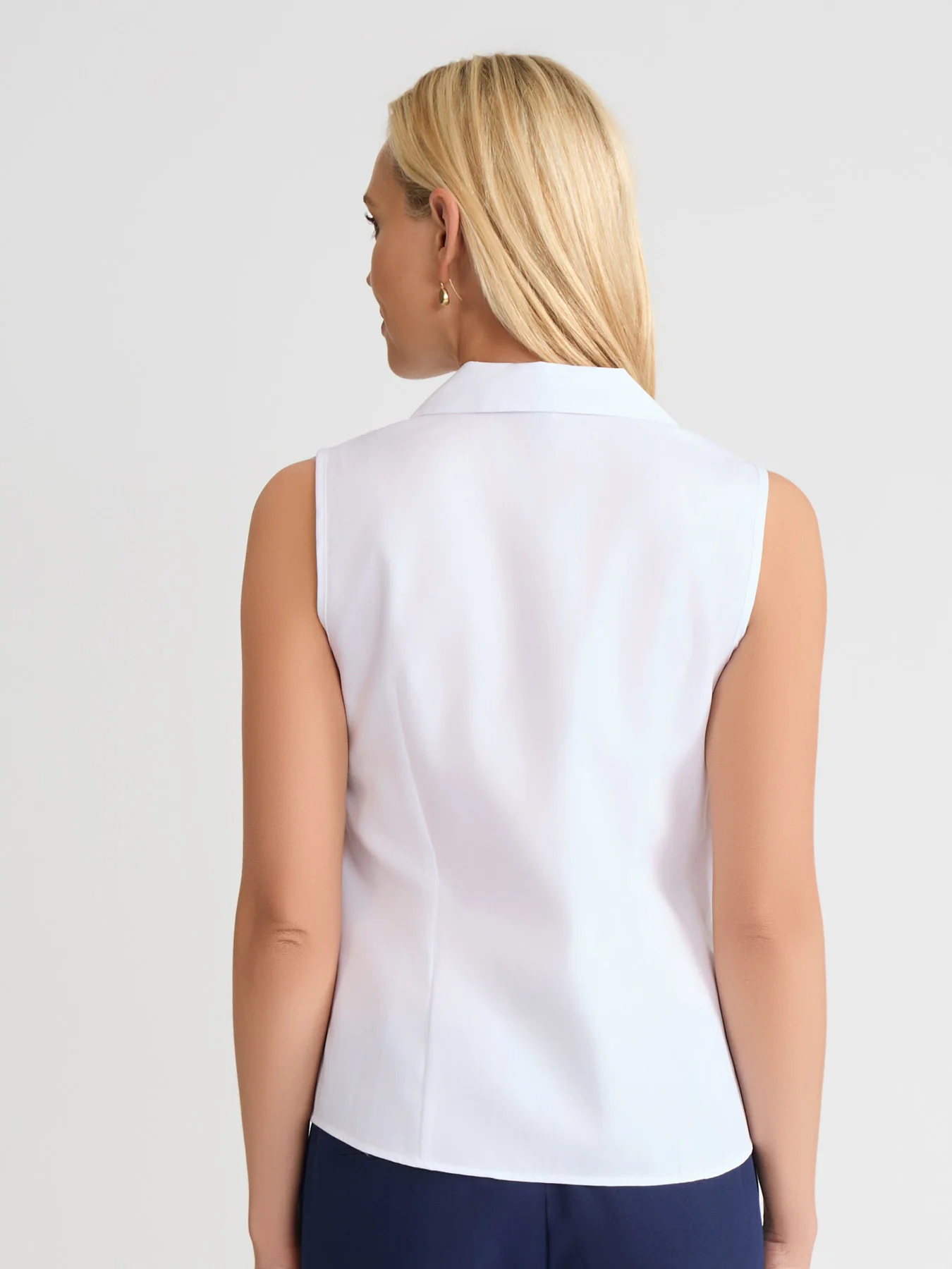 Easy-Care Sleeveless Button-Up Shirt - Image 4