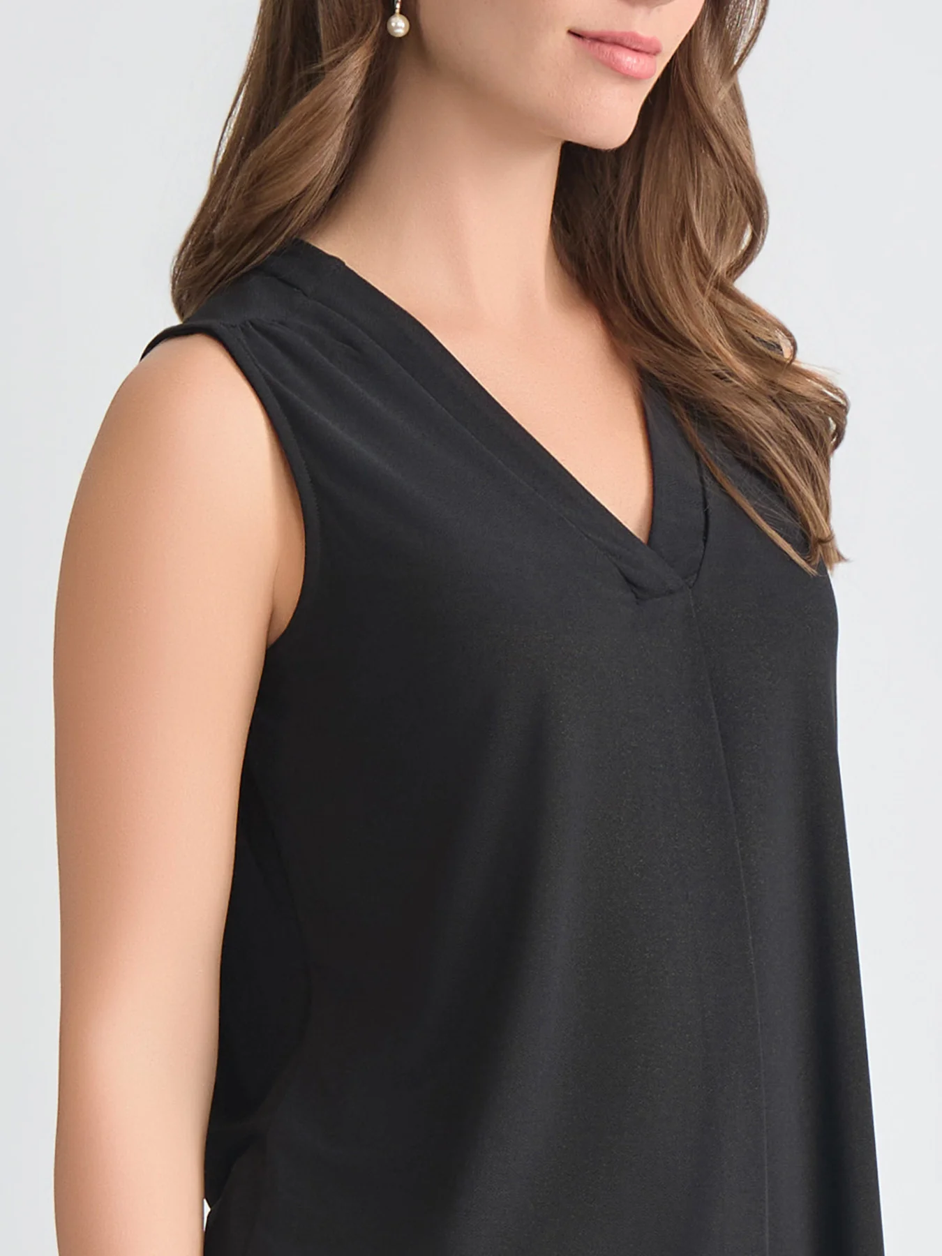 Sleeveless V-Neck Pleat Front Blouse - Image 3