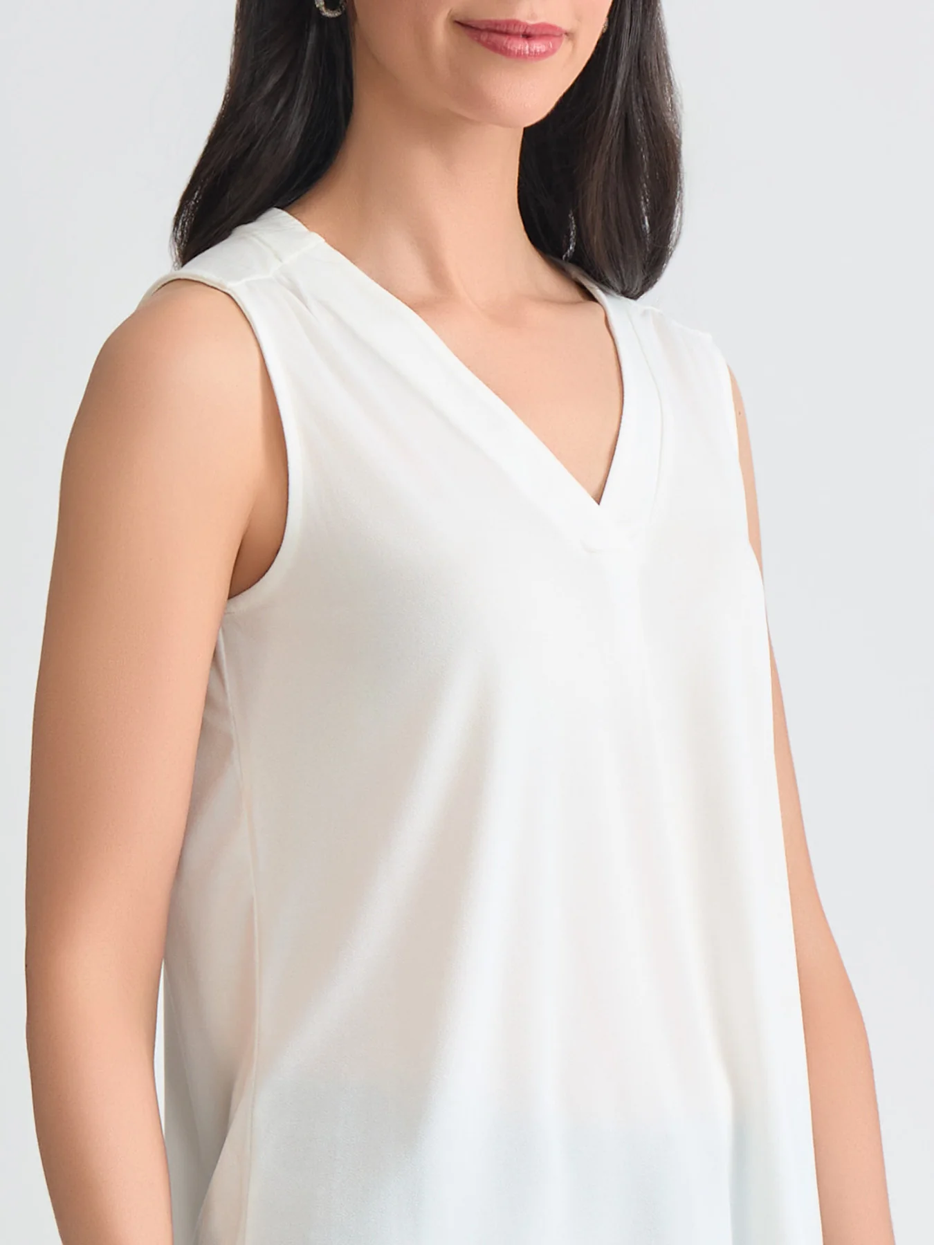 Sleeveless V-Neck Pleat Front Blouse - Image 3